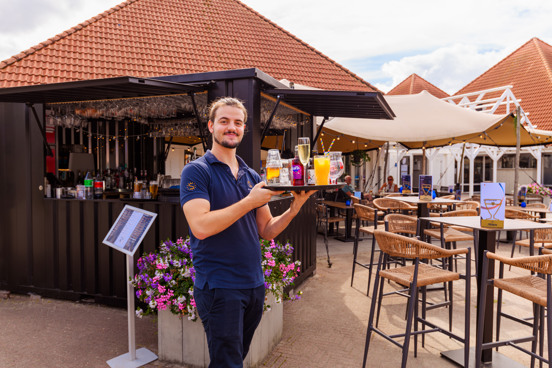 Gezellig genieten bij Wavez Eten & Drinken