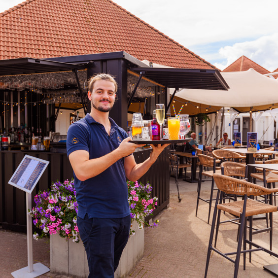 Gezellig genieten bij Wavez Eten & Drinken