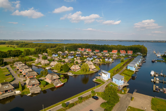 Vogelvlucht zicht van Summio Waterpark De Bloemert