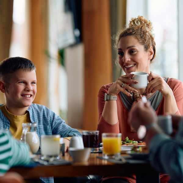 Diner op het park tijdens moederdag