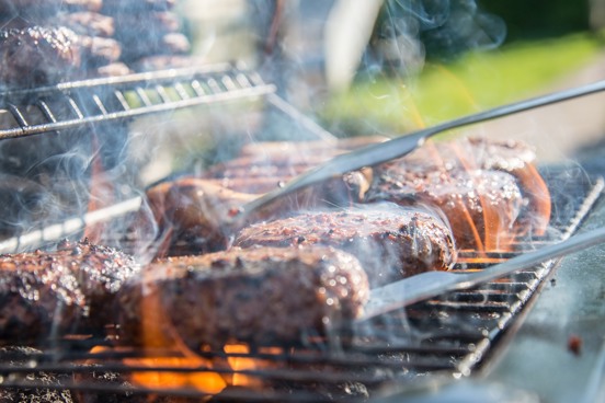 Met het hele gezin barbecueën tijdens je meivakantie