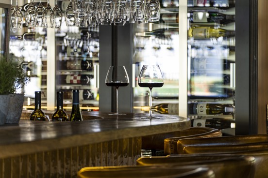 Dégustez l'un des 170 types de vins différents au restaurant Bruis à Valkenburg.