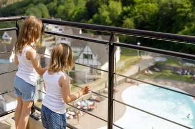Dormio_Resort_Eifeler_Tor_Penthouse_Staffelsee_Balcony_View_Girls_001.jpg