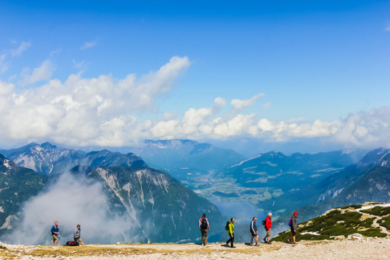 Wandern im Dachstein im Sommerurlaub in den Alpen