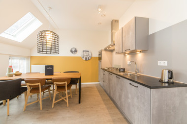Dormio_Resort_Maastricht_Baander_Apartment_Lifestyle_Dining_Area_Kitchen_001.jpg