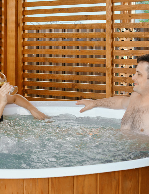 Ontspan in een luxe vakantiehuis met hot tub in Weststellingwerf