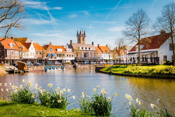Wandel door de gezellige straatjes van het historische Sluis