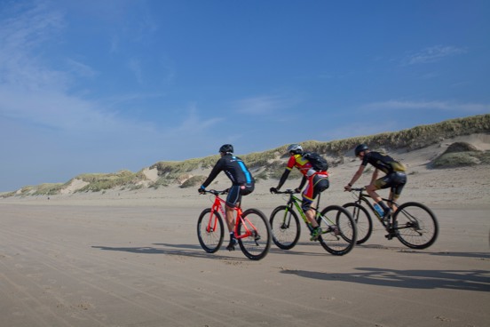 Fietstocht dover het strand