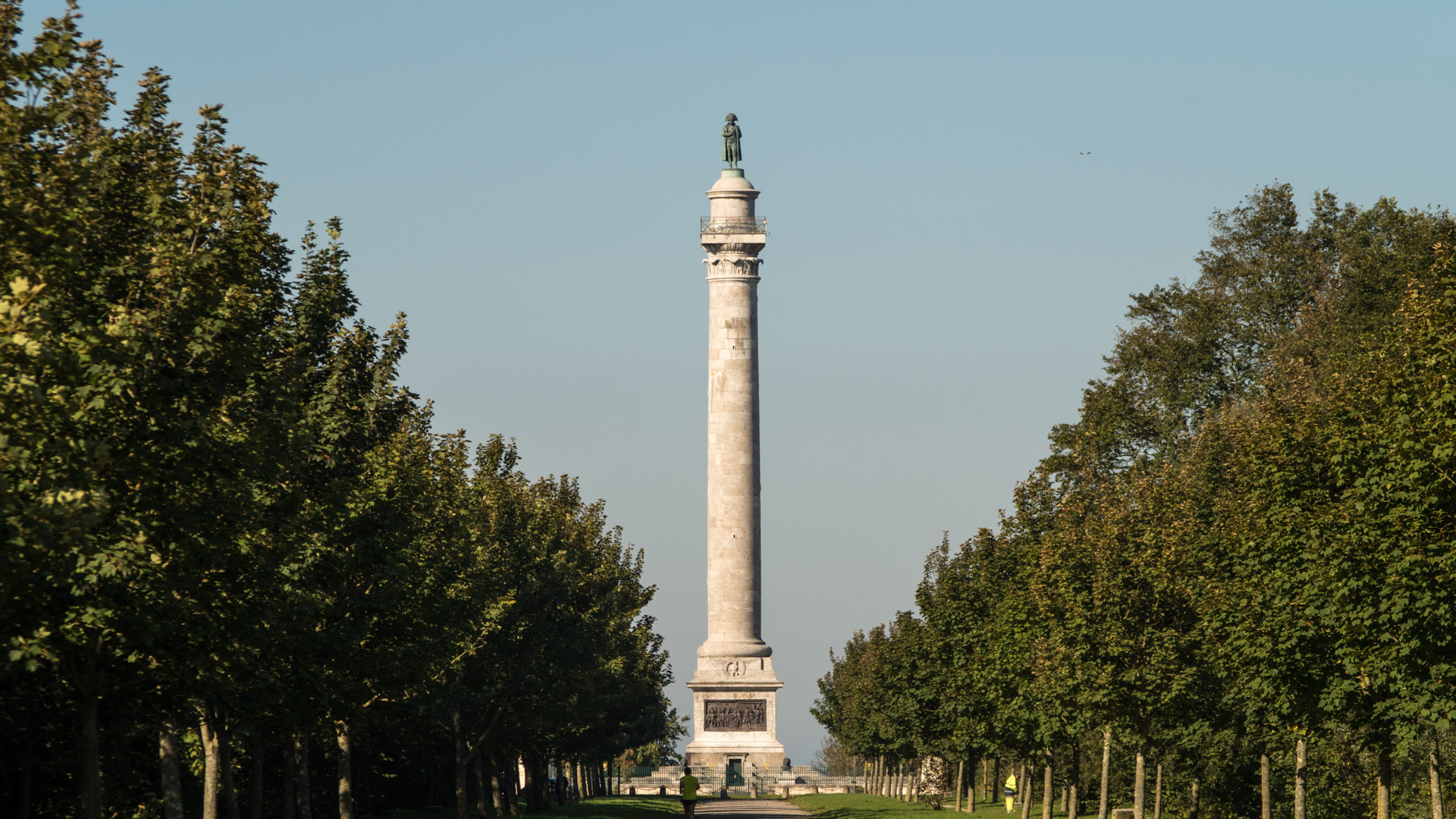Bon plan : grimpez tout en haut de l’imposant monument dédié à Napoléon