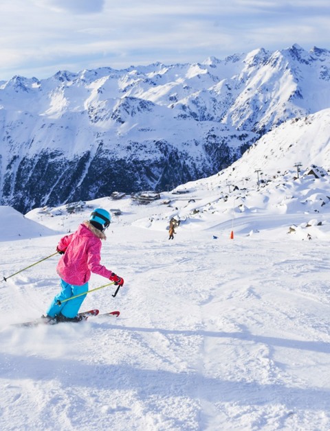 Genießen Sie anspruchsvolle Pisten 
und schöne Skigebiete in der Region Obertraun