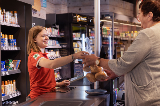 Boodschappen bij de supermarkt op Summio Parc Port Greve