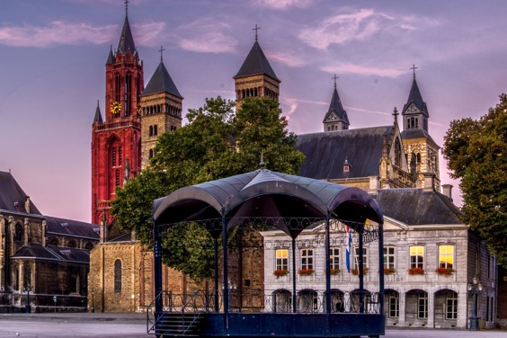 Bezoek het Vrijthof in het centrum van Maastricht tijdens je romantisch weekendje weg