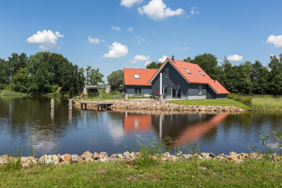 Einzigartiges Ferienhaus mit privatem Bootssteg: perfekt für Ihren Wassersport Urlaub